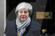 NEWS - Theresa May verlässt die Downing Street 10 in London