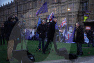NEWS - Brexit: Demonstranten vor dem Parlament mit Brexit-Abstimmung zufrieden
