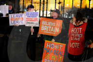 NEWS - Brexit: Demonstranten vor dem Parlament mit Brexit-Abstimmung zufrieden