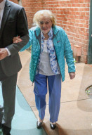 EXKLUSIV - Betty White: Mit 97 Jahren noch gut im Schuss
