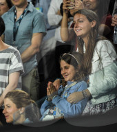PEOPLE - Australian Open: Taylor Fritz gegen Roger Federer - Mirka mit ihrer Tochter in der Zuschauerbox