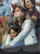 PEOPLE - Australian Open: Taylor Fritz gegen Roger Federer - Mirka mit ihrer Tochter in der Zuschauerbox