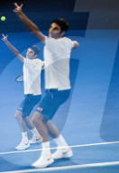 PEOPLE - Australian Open: Taylor Fritz gegen Roger Federer - Mirka mit ihrer Tochter in der Zuschauerbox