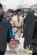 PEOPLE - Paris Fashion Week: Naomi Campbell stylish bei Louis Vuitton