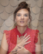 PORTRAIT - Frankie Shaw