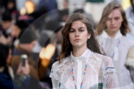 PEOPLE - Kaia Gerber auf dem Catwalk für Sacai