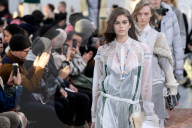 PEOPLE - Kaia Gerber auf dem Catwalk für Sacai