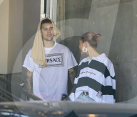 PEOPLE - Justin Bieber hat den vollen Durchblick am Steuer