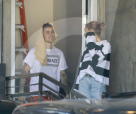 PEOPLE - Justin Bieber hat den vollen Durchblick am Steuer