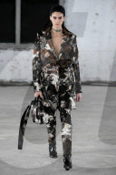 FEATURE - Kaia Gerber auf dem Catwalk für Alyx an der Paris Fashion Week