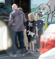 EXKLUSIV - Angelina Jolie besucht mit den Kids eine Kletterhalle 