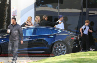 EXKLUSIV - Gwyneth Paltrow landet mit ihren Kindern und Brad Falchuk im Privat Jet in Van Nuys