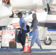 EXKLUSIV - Gwyneth Paltrow landet mit ihren Kindern und Brad Falchuk im Privat Jet in Van Nuys