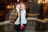 PEOPLE - Paris Haute Couture: Promis bei Schiaparelli