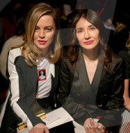 PEOPLE - Paris Haute Couture: Promis bei Schiaparelli