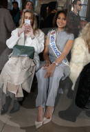 PEOPLE - Promis während der 'Haute Couture' in Paris