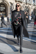 PEOPLE - Promis während der 'Haute Couture' in Paris