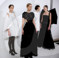 PEOPLE - Kaia Gerber backstage bei Givenchy Haute Couture in Paris