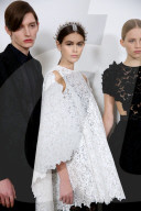 PEOPLE - Kaia Gerber backstage bei Givenchy Haute Couture in Paris