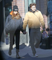 PEOPLE - Brooklyn Beckham mit Hana Cross unterwegs in New York