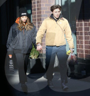 PEOPLE - Brooklyn Beckham mit Hana Cross unterwegs in New York