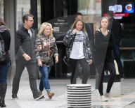 EXKLUSIV - Brad Pitt's Bruder Doug mit der Familie auf Schoppingtour in LA 