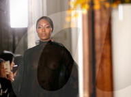 PEOPLE - Haute Couture Paris: Naomi Campbell für Valentino auf dem Catwalk 