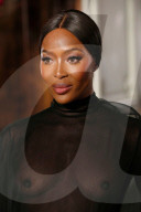 PEOPLE - Haute Couture Paris: Naomi Campbell für Valentino auf dem Catwalk 