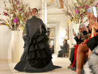 PEOPLE - Haute Couture Paris: Naomi Campbell für Valentino auf dem Catwalk 
