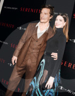 PEOPLE - Matthew McConaughey mit Anne Hathaway an der Premiere von 'Serenity' in New York 