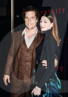 PEOPLE - Matthew McConaughey mit Anne Hathaway an der Premiere von 'Serenity' in New York 