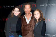 PEOPLE - Matthew McConaughey mit Anne Hathaway an der Premiere von 'Serenity' in New York 