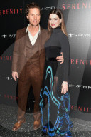 PEOPLE - Matthew McConaughey mit Anne Hathaway an der Premiere von 'Serenity' in New York 