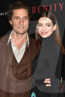 PEOPLE - Matthew McConaughey mit Anne Hathaway an der Premiere von 'Serenity' in New York 