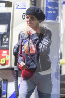 EXKLUSIV - Heather Locklear mit Chris Heisser nachts an der Tankstelle