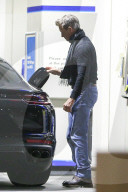 EXKLUSIV - Heather Locklear mit Chris Heisser nachts an der Tankstelle