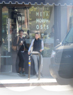 EXKLUSIV - Kristen Bell ohne Make-Up in LA unterwegs