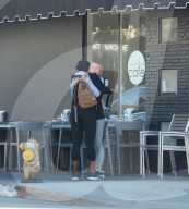 EXKLUSIV - Kristen Bell ohne Make-Up in LA unterwegs