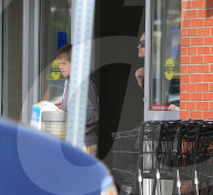 PEOPLE - Angelina Jolie mit Shiloh auf Shoppingtour in Hollywood
