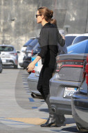 PEOPLE - Angelina Jolie mit Shiloh auf Shoppingtour in Hollywood