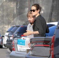 PEOPLE - Angelina Jolie mit Shiloh auf Shoppingtour in Hollywood