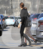 PEOPLE - Angelina Jolie mit Shiloh auf Shoppingtour in Hollywood