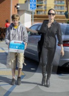 PEOPLE - Angelina Jolie mit Shiloh auf Shoppingtour in Hollywood