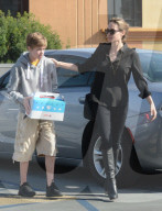 PEOPLE - Angelina Jolie mit Shiloh auf Shoppingtour in Hollywood
