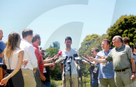 PEOPLE - Australian Open: Novak Djokovic posiert mit dem Pokal