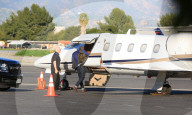 EXKLUSIV - Ben Affleck besteigt einen Privat Jet in Pacific Palisades