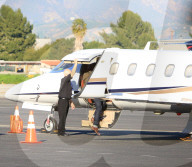 EXKLUSIV - Ben Affleck besteigt einen Privat Jet in Pacific Palisades