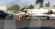EXKLUSIV - Ben Affleck besteigt einen Privat Jet in Pacific Palisades