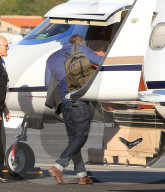 EXKLUSIV - Ben Affleck besteigt einen Privat Jet in Pacific Palisades