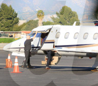 EXKLUSIV - Ben Affleck besteigt einen Privat Jet in Pacific Palisades